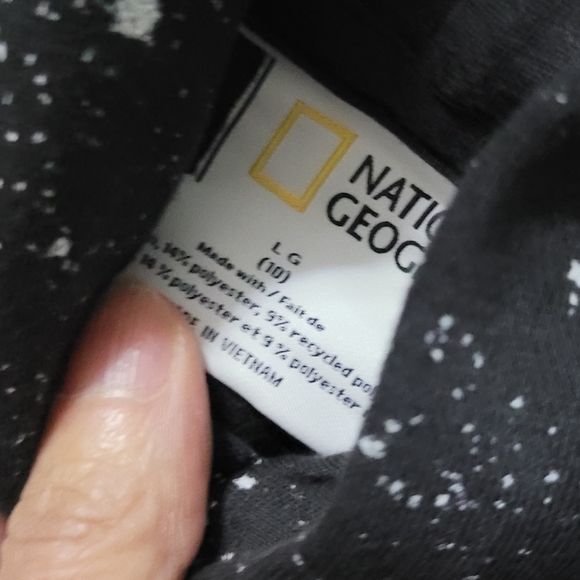 National Geographic Sweater - Picture 9 of 11